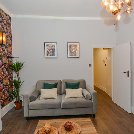 Cosy 1 Bedroom Home For Small Families Londra Esterno foto