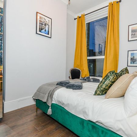 Cosy 1 Bedroom Home For Small Families Londra Esterno foto