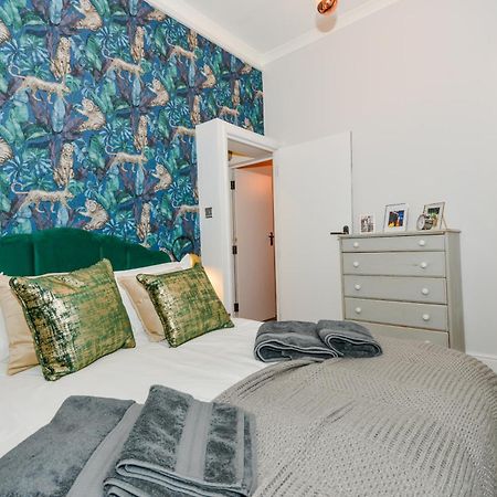 Cosy 1 Bedroom Home For Small Families Londra Esterno foto