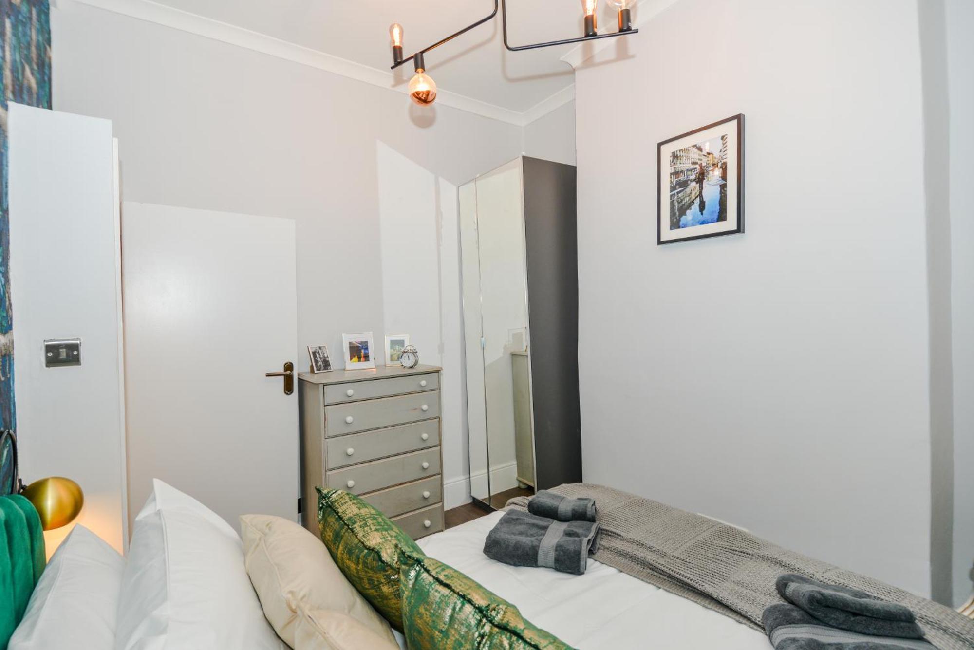 Cosy 1 Bedroom Home For Small Families Londra Esterno foto