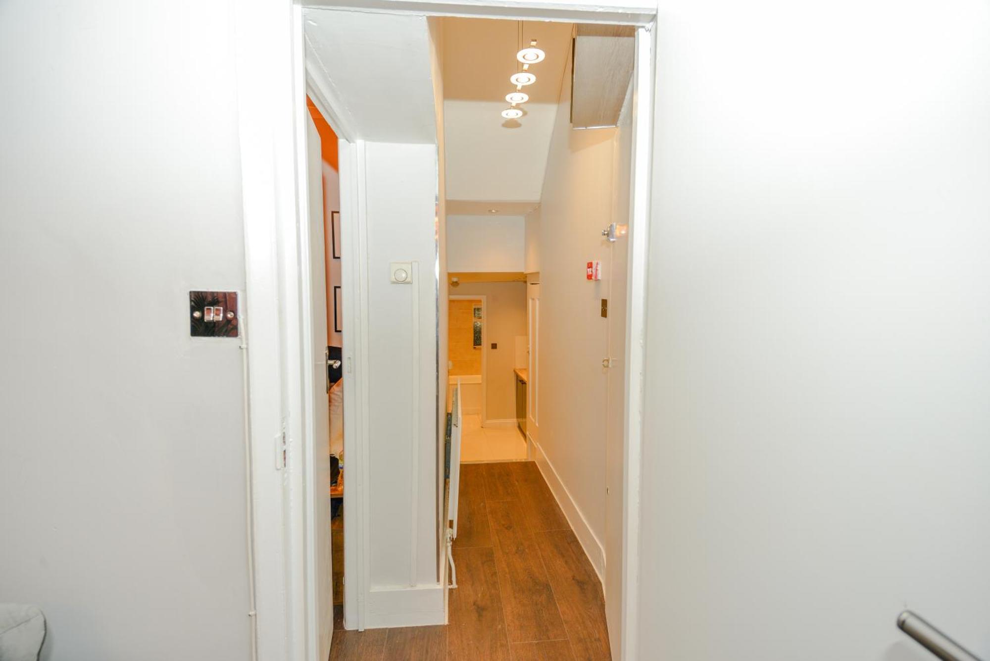 Cosy 1 Bedroom Home For Small Families Londra Esterno foto