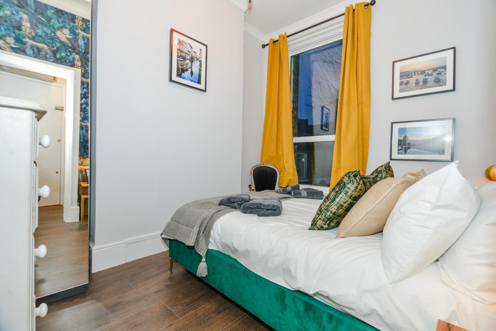 Cosy 1 Bedroom Home For Small Families Londra Esterno foto