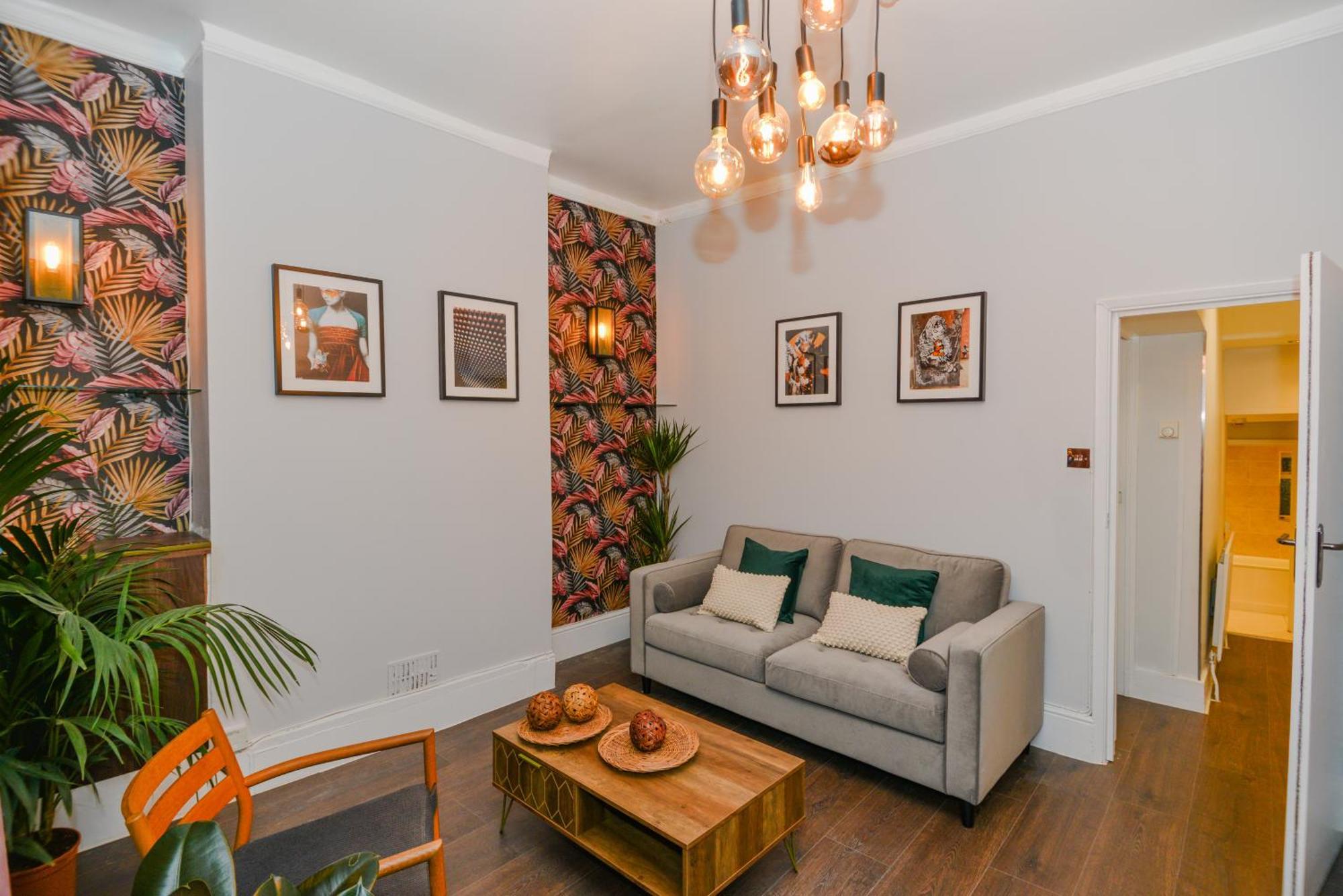 Cosy 1 Bedroom Home For Small Families Londra Esterno foto