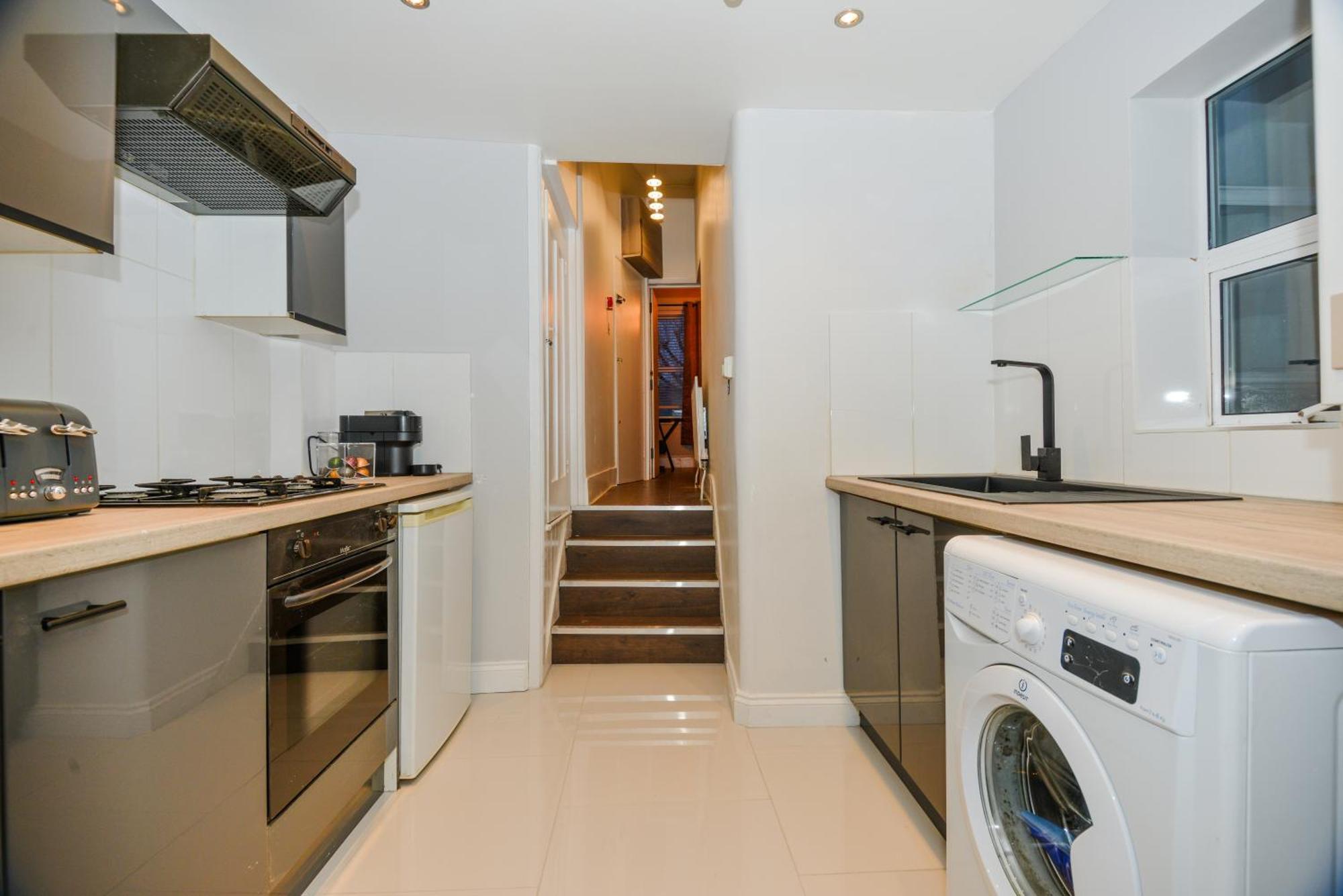 Cosy 1 Bedroom Home For Small Families Londra Esterno foto