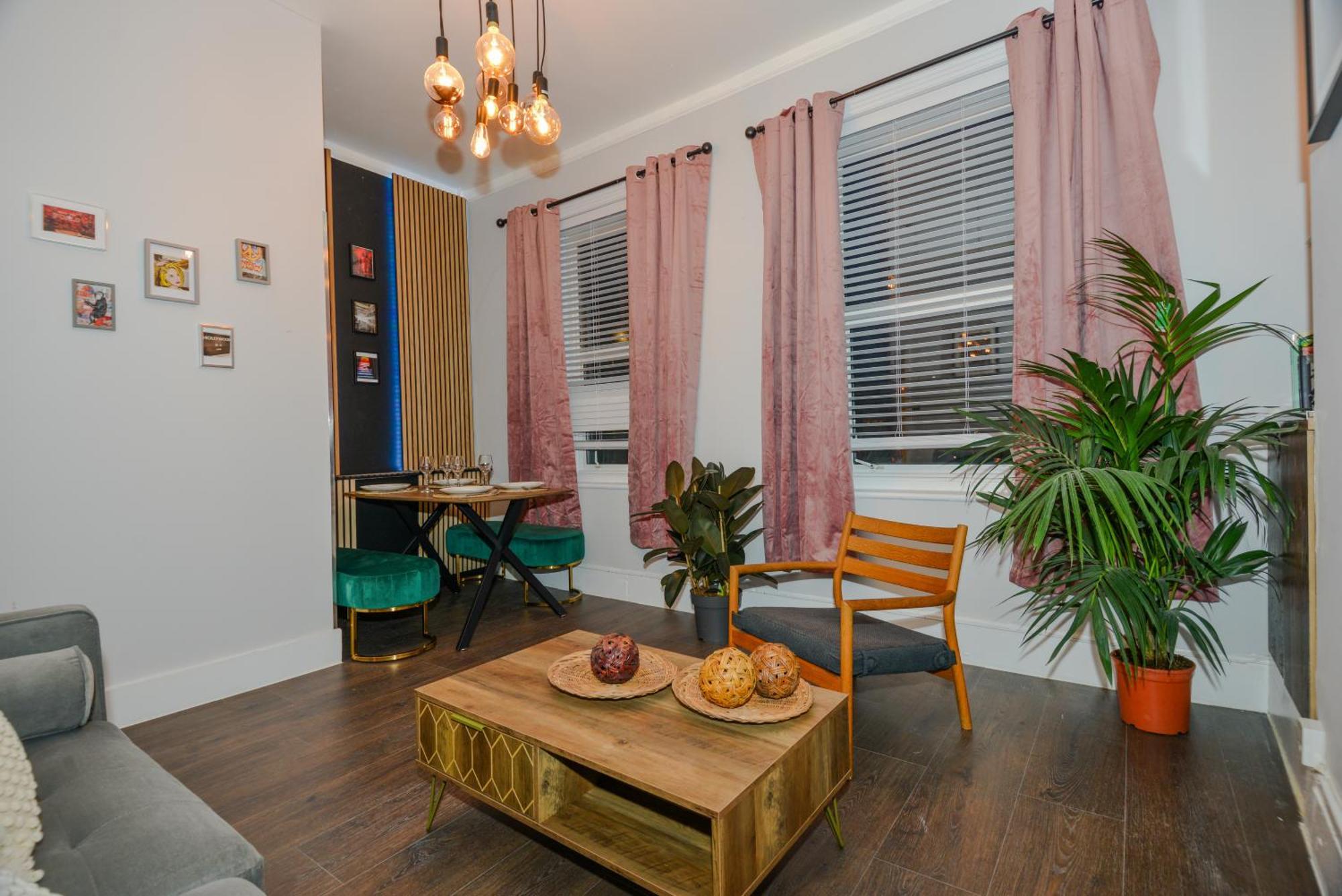 Cosy 1 Bedroom Home For Small Families Londra Esterno foto
